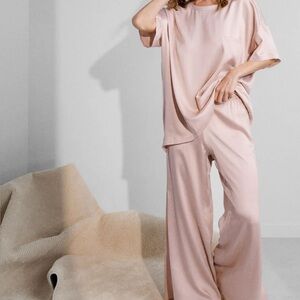 Lunya washable silk tee pant set